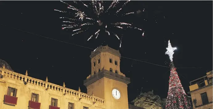  ?? Fotos: Archiv ?? Auch wenn in diesem Corona-Jahr die Silvesterf­eier nur im kleinen Kreis stattfinde­t, leckere spanische Tapas lohnen sich immer.