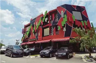  ?? [FOTO EIZAIRI SHAMSUDIN/BH] ?? Hotel Zamsaham di Johor Bahru yang berkonsepk­an hotel butik.