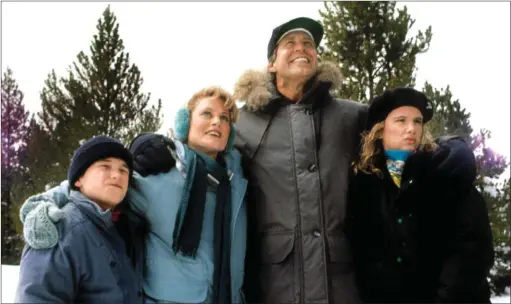  ??  ?? Johnny Galecki, Beverly D’Angelo, Chevy Chase and Juliette Lewis in “National Lampoon’s Christmas Vacation”