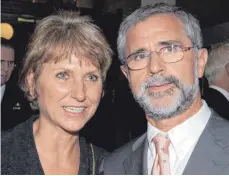  ?? FOTO: PETER KNEFFEL/DPA ?? Gerd Müller mit seiner Frau Uschi.