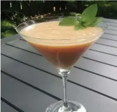  ??  ?? Welcome the summer with a glass of banana guava daiquiri.