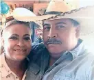  ??  ?? Guillermo y su esposa se mudaron a El Paso para tratar el cáncer de mama de ella.