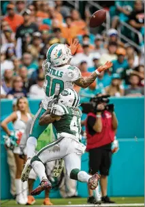  ?? ALLEN EYESTONE / THE PALM BEACH POST ?? Wide receiver Kenny Stills hauls in a touchdown reception over Jets cornerback Buster Skrine as the Dolphins come back from a 14-point deficit to win at Hard Rock Stadium.