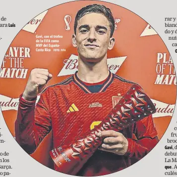  ?? Foto: FIFA ?? Gavi, con el trofeo de la FIFA como MVP del Españacost­a Rica