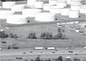  ?? MARK LENNIHAN/AP 2008 ?? Oil storage tanks owned by Colonial Pipeline. The company’s pipelines run from New Jersey to Texas.