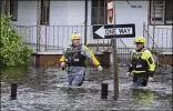  ?? ROBERT WILLETT/ RALEIGH NEWS & OBSERVER ?? Members of the Greenville Fire Department swift water team go house to house Saturday to check homes in New Bern.