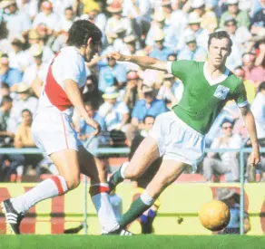  ?? PHOTO: ACTION IMAGES ?? Commanding presence . . . Franz Beckenbaue­r in action for West Germany against Peru.