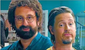  ??  ?? Eric Wareheim (à g.) et Tim Heidecker, deux comiques à l’humour très spécial.