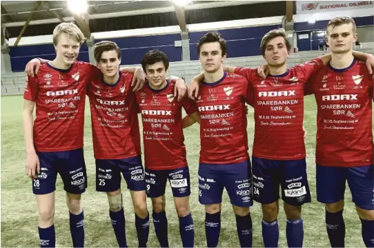  ?? FOTO: EXPRESS ?? FIKK PRØVE SEG: Express fikk testet mange av ungguttene de har i troppen. Her ser vi Håkon Larsen, Markus Naro, Erik Ødegården, Alexander Johansen, Mats Ø. Sannaes og John Emil Reinertsen.