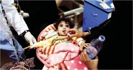  ??  ?? A woman gives her daughter rehydratio­n fluid at a cholera treatment center in Sanaa, Yemen, in this file photo. (Reuters)