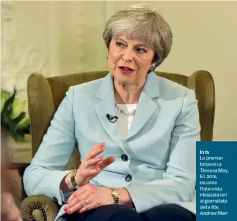  ??  ?? In tv La premier britannica Theresa May, 61 anni, durante l’intervista rilasciata ieri al giornalist­a della Bbc Andrew Marr