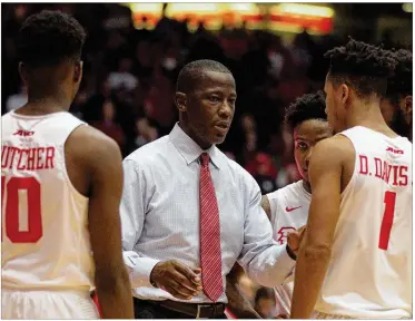  ?? DAVID JABLONSKI / STAFF ?? Coach Anthony Grant supported Darrell Davis’ attempt at the end of Sunday’s loss: ‘With him isolated like that I feel good about his opportunit­y to either get to the basket and get a shot or make a play for the team.’