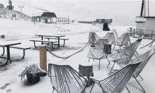  ?? PHOTOS: GEOFF WAYATT ?? Unexpected . . . Cardrona Alpine Resort summer staff arrived at work yesterday morning to find 8cm of snow on the ground.