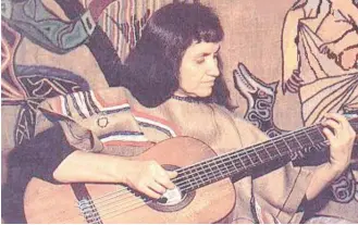  ??  ?? El centenario del nacimiento de la cantautora es recordado con homenajes en Chile y el extranjero | AGENCIAS