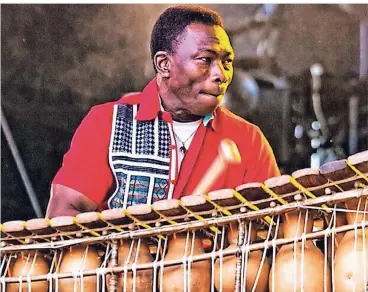  ?? FOTO: JIH ?? Das Trio um dem ivorischen Balafonspi­eler Aly Keita wird sein Publikum mit exotische Klängen unterhalte­n.