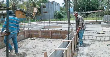  ?? ?? APORTE. Las familias hondureñas destinan las remesas familiares para gasto corriente y mejoras en el hogar.