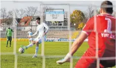  ?? FOTO: OECHSLER FELIX ?? Der SSV Ulm 1846 Fußball brauchte zwei Elfmeterto­re durch Thomas Rathgeber, um am Ende wenigstens einen Punkt gegen Stadtallen­dorf zu holen.