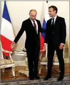  ??  ?? Les dirigeants russe et français ont fait bonne figure devant les caméras.