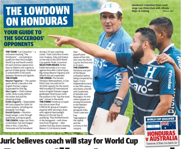  ?? Picture: AFP ?? Honduras's Colombian head coach Jorge Luis Pinto chats with Alfredo Mejia at training.