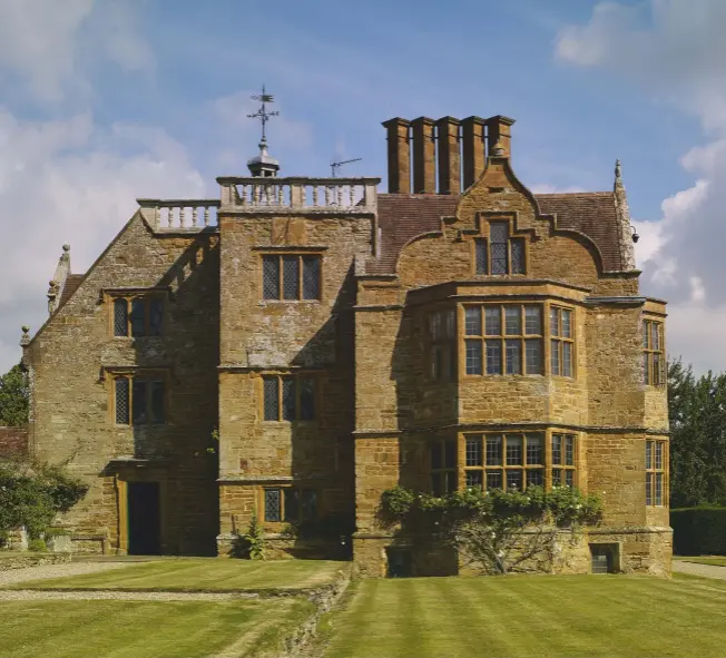  ??  ?? Fig 2: The core of the 17th-century house. The hall gable on the left is connected by a stair turret to John I’anson’s tower, dated 1652