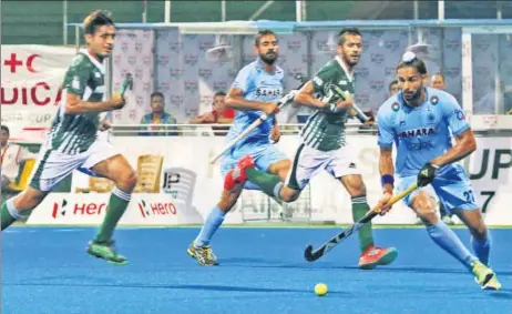  ?? PTI ?? India beat Pakistan in Dhaka to top Asia Cup’s Pool A with nine points and advance to the next stage.