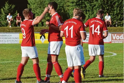  ?? Foto: Oliver Reiser ?? Ob die Spieler des SSV Anhausen auch im Heimspiel gegen die SpVgg Westheim jubeln können? Bisher haben sich Tobias Wieser, Vincent Kraus, Dejan Kos und Michael Schrettle (von links) achtbar geschlagen.