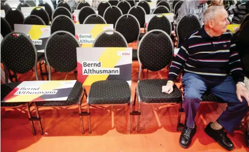  ?? Foto: dpa/Julian Stratensch­ulte ?? Bei der CDU in Niedersach­sen wird ein zurückhalt­ender Personenku­lt um den Spitzenkan­didaten Althusmann gepflegt.