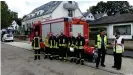  ??  ?? Los bomberos han trabajado sin descanso desde que comenzaron las fuertes lluvias.