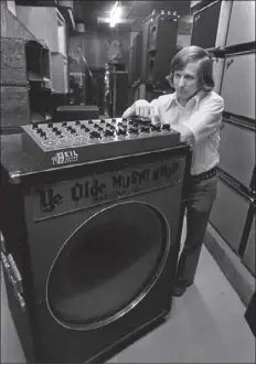  ?? HEIL SOUND VIA THE NEW YORK TIMES ?? Audio engineer Bob Heil opened Ye Olde Music Shop in Marissa, Ill., in 1966. Before long, he was supplying musical instrument­s to country acts including Dolly Parton and Little Jimmy Dickens as they went through St. Louis. Heil died Feb. 28. He was 83.