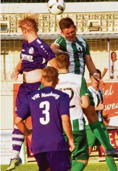  ?? Foto: Brugger ?? Der Kapitän ist wieder „an Bord“. Fabio Kühn (rechts) kehrt beim FC Gundelfing­en vor der Partie bei Türkspor Augsburg in den Kader zurück.