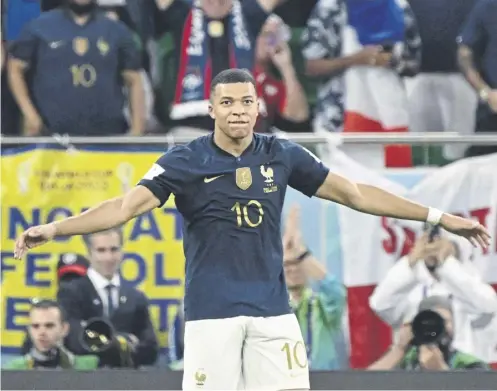  ?? ?? ↑ France’s Kylian Mbappe celebrates scoring his team’s third goal against Poland