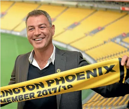  ?? GETTY IMAGES ?? New Phoenix coach Mark Rudan gets to grips with the club’s colours at their home ground of Westpac Stadium.