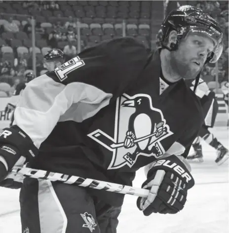  ?? GENE PUSKAR/THE ASSOCIATED PRESS ?? Playing with Sidney Crosby or Evgeni Malkin, former Leaf Phil Kessel could score 40 goals — or more — this season for the Pittsburgh Penguins.