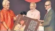  ?? SONU MEHTA/HT ?? Prime Minister Narendra Modi with Union minister Manoj Sinha during the launch of the India Post Payments Bank.