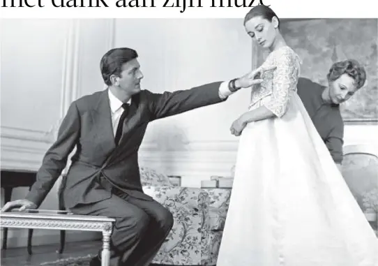  ?? FOTO © ARNOLDO MONDADORI EDITORE S.P. ?? De Britse actrice Audrey Hepburn met een Givenchy-kleedje. “Hij is meer dan een designer”, zei ze.
