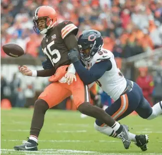  ?? BRIAN CASSELLA/CHICAGO TRIBUNE ?? Bears defensive end Montez Sweat sacks Browns quarterbac­k Joe Flacco and forces a fumble Dec. 17 in Cleveland.