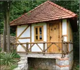  ??  ?? Stare bosanske kuće kao primjer uređenja