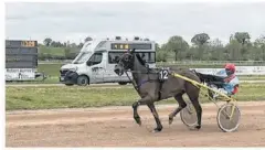  ?? ?? « Jypsie du Loisir » s’impose en toute quiétude, offrant le doublé à son driver François Lagadeuc.