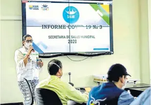  ??  ?? LA SECRETARIA DE SALUD DEL MUNICIPIO, MARÍA CONSTANZA Arteaga, es la segunda funcionari­a del gabinete de Jairo Yáñez a la que le confirman la suspensión proferida por la Personería de Cúcuta.