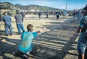  ?? LLIBERT TEIXIDÓ ?? El evento internacio­nal de petanca llena los hoteles del Maresme