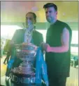  ??  ?? PIQUÉ. El impulsor de la nueva Davis, en la fiesta del torneo.