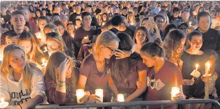  ?? FLORIDA SUN SENTINEL
JIM RASSOL/SOUTH ?? Thousands attend a vigil for the Parkland school shooting victims at the Udine Amphitheat­re in Pine Trails Park in Parkland on Feb. 15, 2018.