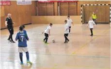  ?? FOTO: VEREIN ?? In Schmeien rollt auch bei den Jüngsten wieder der Ball.