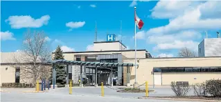  ?? BOB TYMCZYSZYN TORSTAR ?? Greater Niagara General Hospital in Niagara Falls is working to keep a lid on its spread of COVID-19 after a pair of outbreaks at the facility were declared on the weekend.