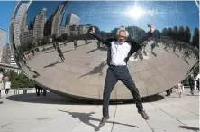  ?? | ASHLEE REZIN/ SUN- TIMES PHOTOS ?? Anish Kapoor takes a selfie ( top) and jumps ( above) in front of his creation, ‘‘ Cloud Gate.’’