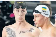  ?? FOTO: KLEINDL/DPA ?? Als Vorlaufzwe­iter über 800 Meter Freistil lag Olympiasie­ger Florian Wellbrock (l.) knapp hinter seinem Trainingsp­artner Michailo Romantschu­k.