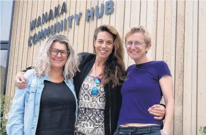  ?? PHOTO: SIMON HENDERSON ?? Local focus . . . Narents (from left) Qarah Millwater, of Hawea, Qarah Fox, of Wanaka and Liz Breslin, of Hawea Flat, are helping young people develop projects.