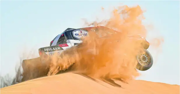  ?? EUROPA PRESS ?? Alonso, en el momento de atravesar la cresta de una duna en el desierto de Arabia Saudí