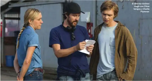  ??  ?? El director Andrew Haigh con Chloë Sevigny y Charlie Plummer.