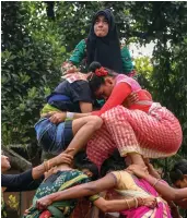  ?? — PTI ?? College students form a human pyramid to break the earthern pot during the celebratio­n of ‘ Chor Dahi Handi’ in Mumbai on Thursday.